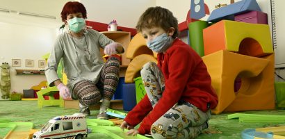 Kiderült, miért veszélytelenebb a gyerekekre a koronavírus