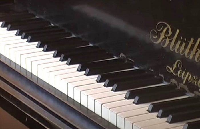 ZongoraÓra, III. rész, Játék két kézzel, dalok kísérettel