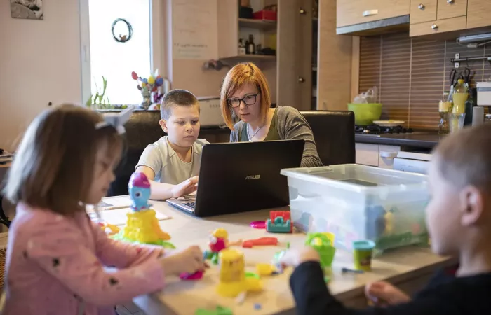 Ismét digitális oktatás vár a magyar szülőkre és diákokra?