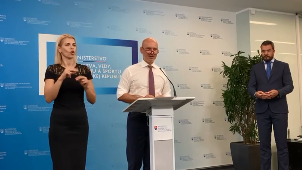 „21. századi lépés a szlovák idegen nyelvként oktatása”