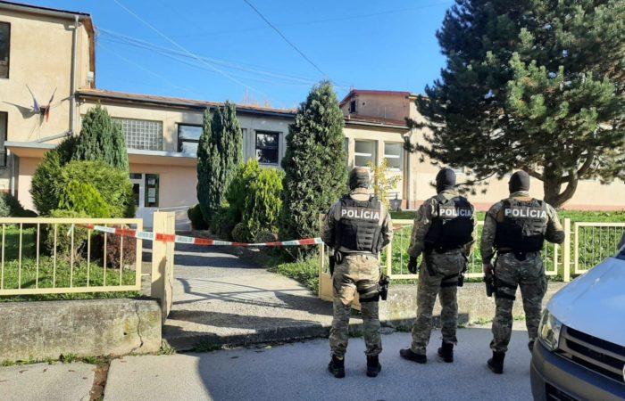 Egy csomó közhellyel reagált az oktatási miniszter a nyitranováki iskolai támadásra