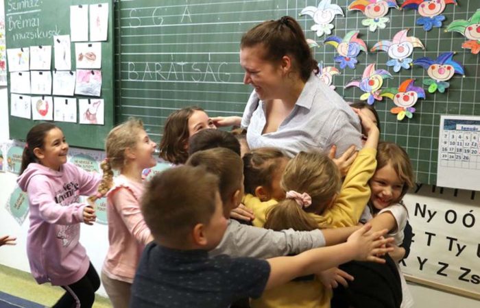 Magyarország kormánya módosítaná az iskolai szünetek hosszát