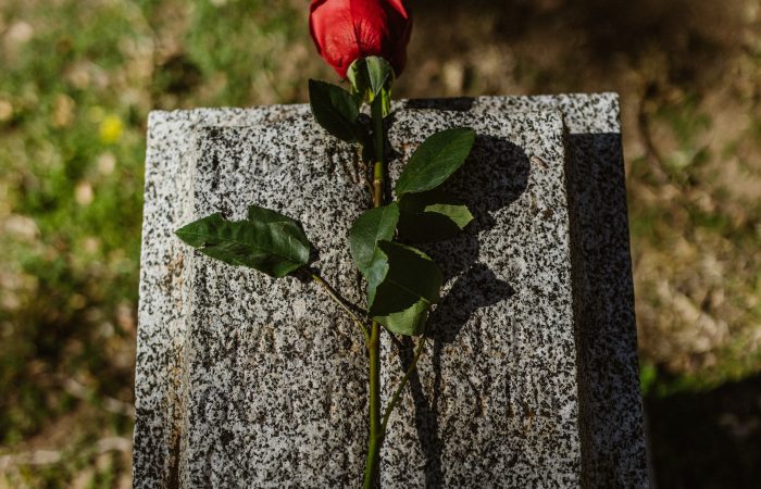 Ne vigyünk műanyag koszorúkat és művirágokat a temetőbe