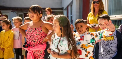 Felmérés: a megkérdezettek 60%-a szerint külön osztályba valók a roma telepen élő gyerekek