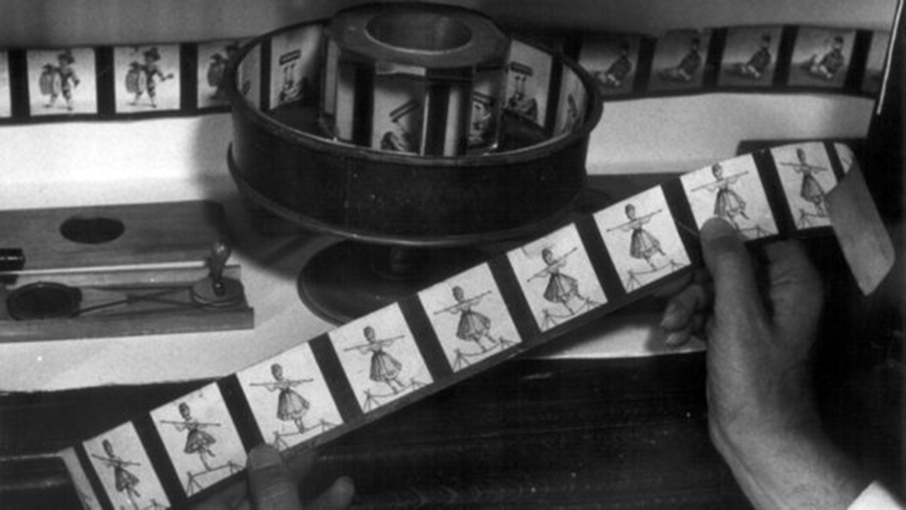 Megalkotta az első vetített filmet