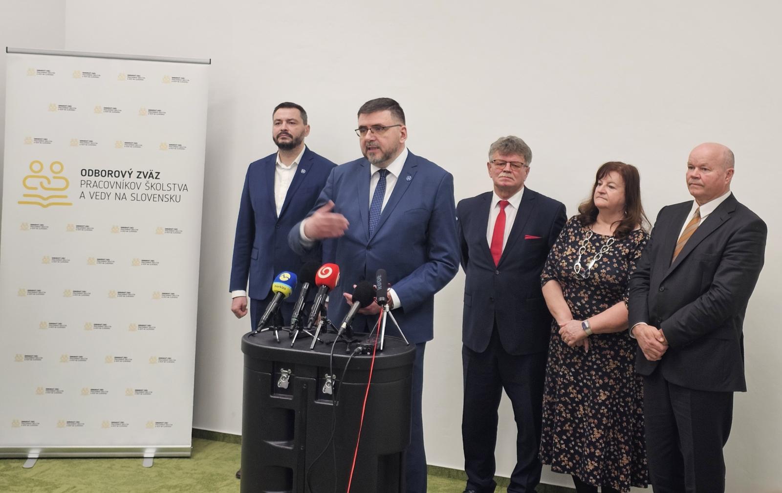 Az önkormányzat elé küldi tüntetni a tanítókat a kormány