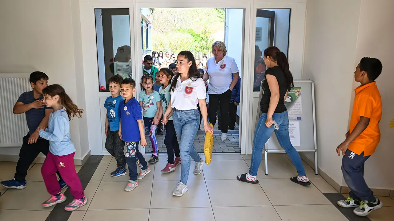 befogadó, személyközpontú