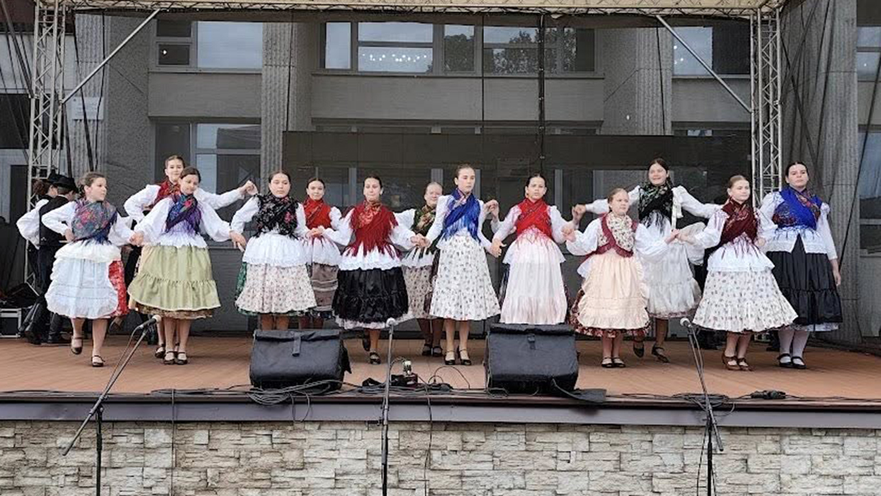 Csallóközi Néptáncegyüttes