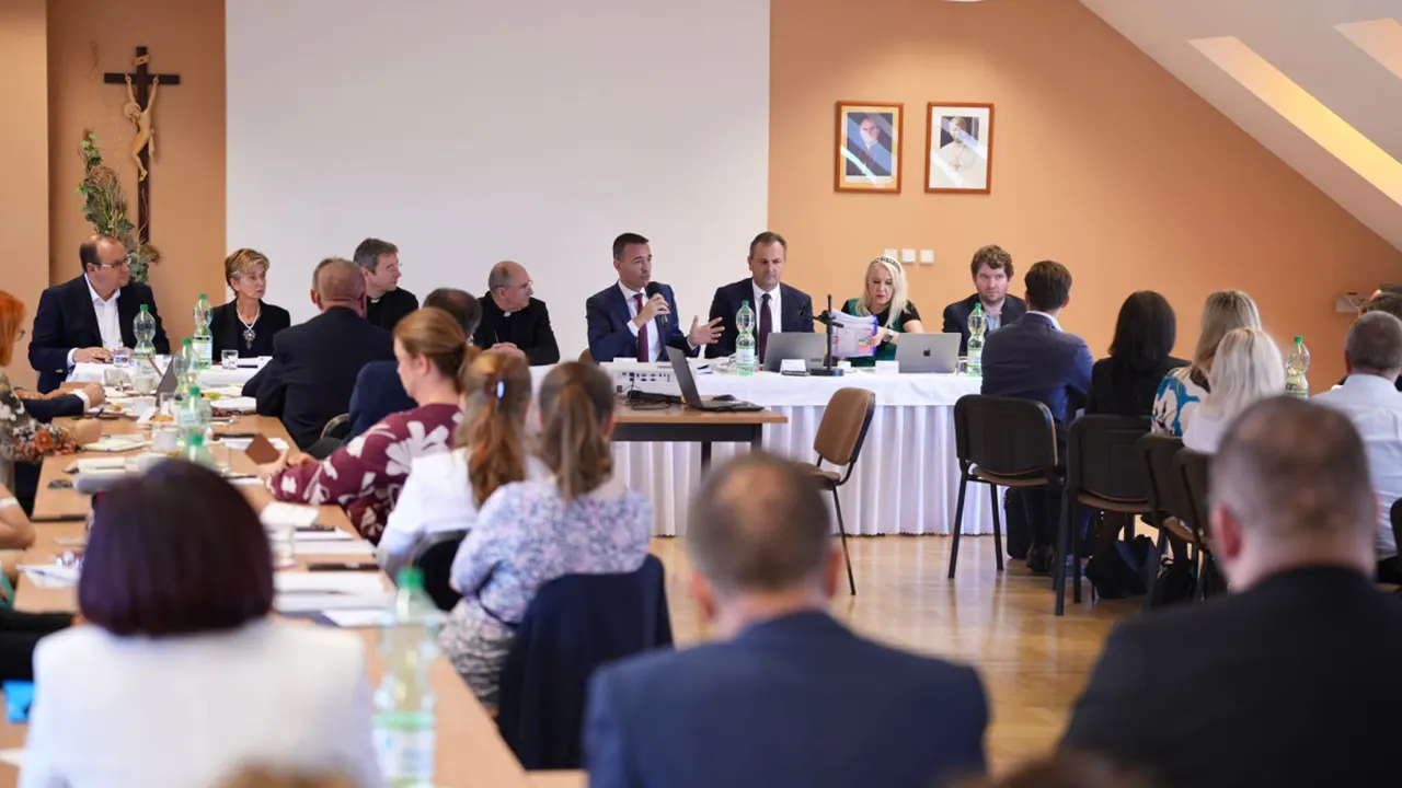 T. Drucker egyeztetett a püspökökkel és az egyházi iskolákkal.