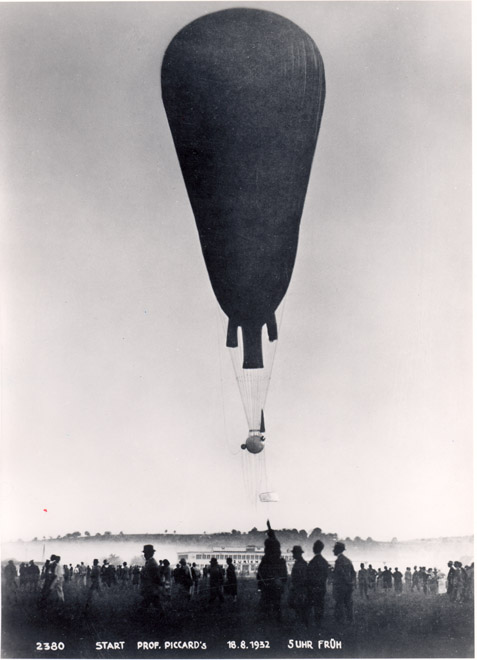 95 éve e napon elsőként emelkedett Aguste Piccard és Paul Kipfer a sztratoszférába léghajóval.